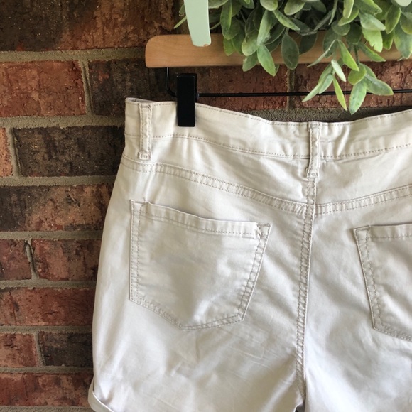 ✨5/$15 { VINTAGE AMERICA BLUES } Tan Kahki Mid Thigh Short - Picture 10 of 12